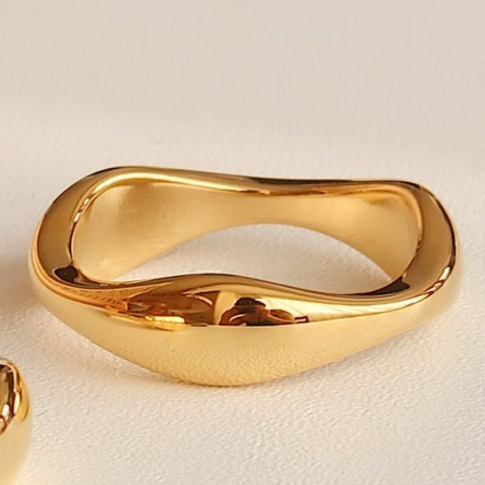 NEW 18K Gold Plated Wave Curve Ring